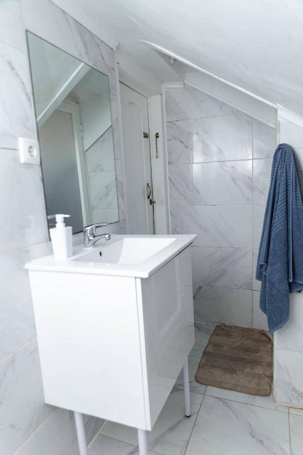 Santos Apartment In Central Lisbon With River View ภายนอก รูปภาพ